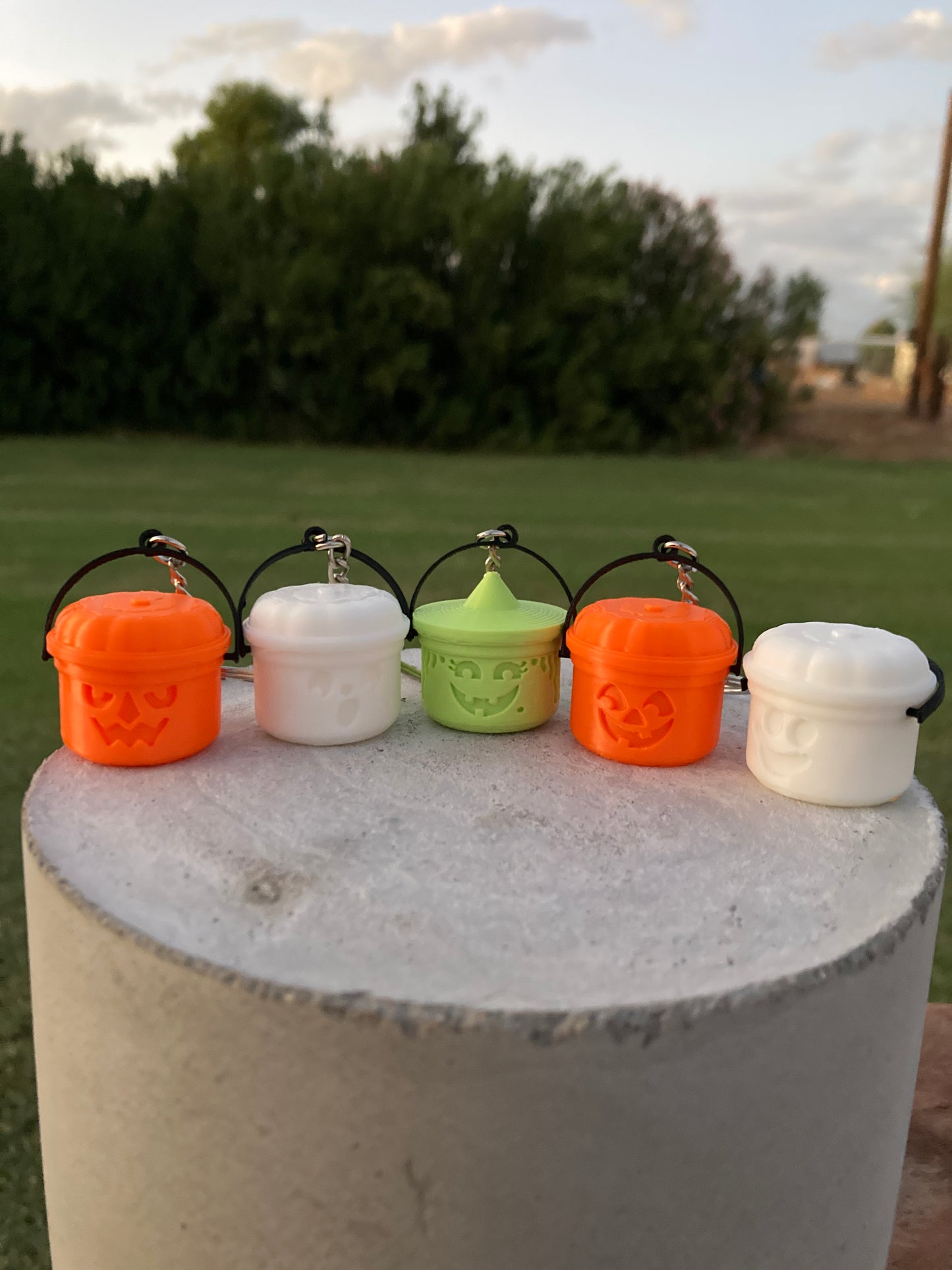 Mini Halloween buckets keychains/ Mini Halloween pail keychains